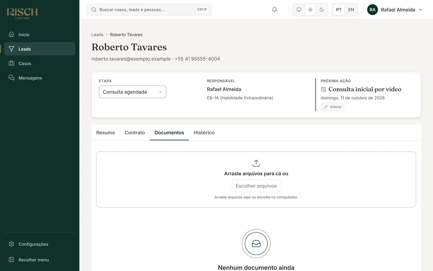 Aba Documentos de um lead com a área para arrastar arquivos e a lista de documentos