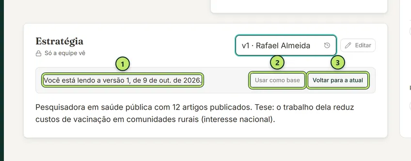Cartão Estratégia mostrando a versão 1, com o aviso Você está lendo a versão 1 e os botões Usar como base e Voltar para a atual