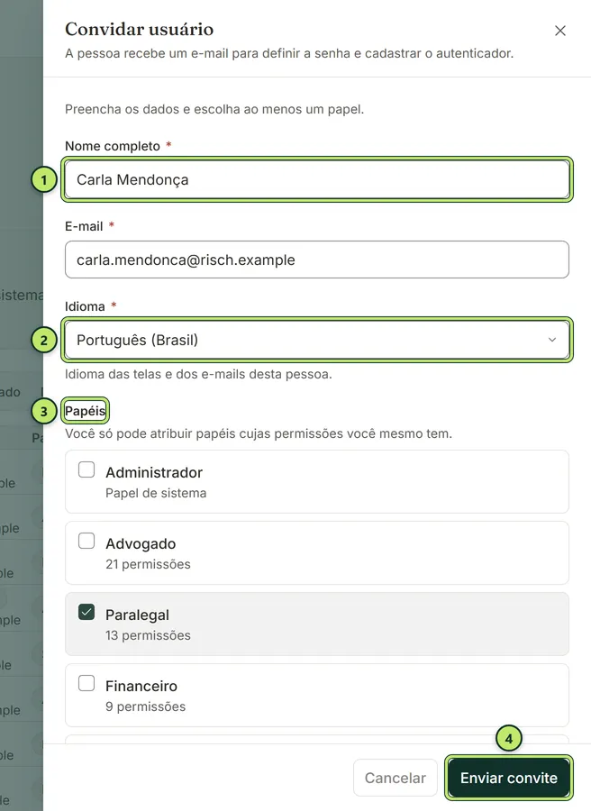 Gaveta Convidar usuário com nome, e-mail, idioma e a lista de papéis, com Paralegal marcado
