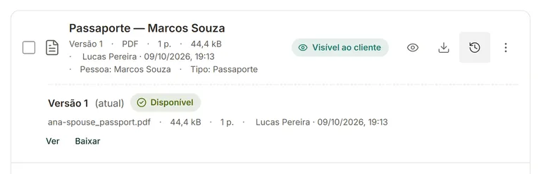 Lista de versões do passaporte do Marcos Souza aberta embaixo do documento, com a versão 1 atual, Disponível, e os botões Ver e Baixar